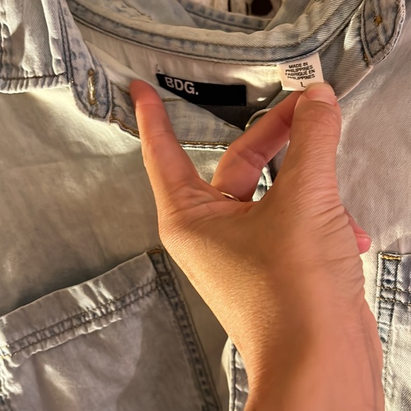 BDG Chambray button down with breast pockets size L - Picture 2 of 6